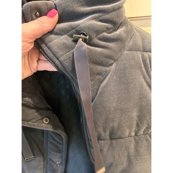 Isaac Mizrahi Ladies' Velvet Puffer Jacket Size Small 4-8 Stormy Gray 💸BOGO🎉 - Picture 5 of 9